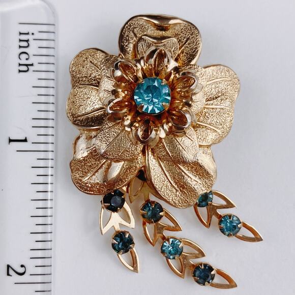 VTG 1940s Brooch Gold Tone Blue Rhinestone Layered Floral Spray Mid Century - Picture 6 of 10